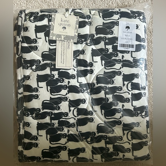 kate quinn Other - Kate Quinn Black and White Cat Print Blanket. Classic Circle Quilt.